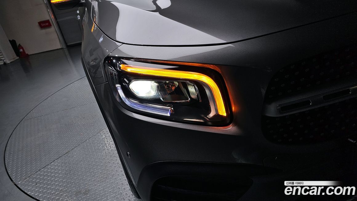 Mercedes-Benz GLB-Class 2023