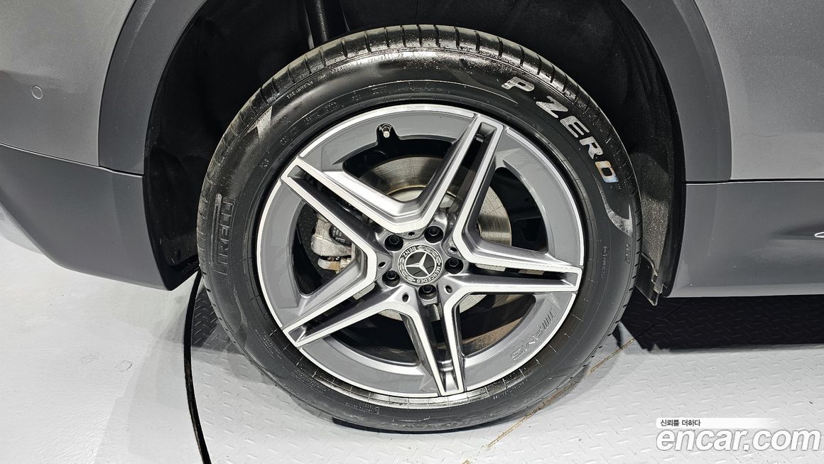 Mercedes-Benz GLB-Class 2023
