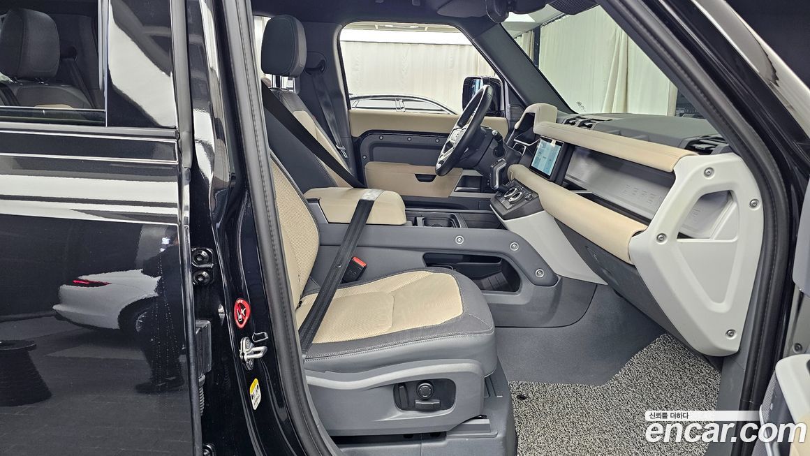 Land Rover Defender 2023