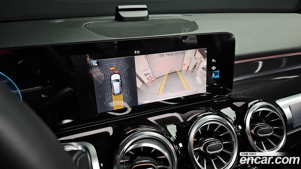 Mercedes-Benz GLB-Class 2023