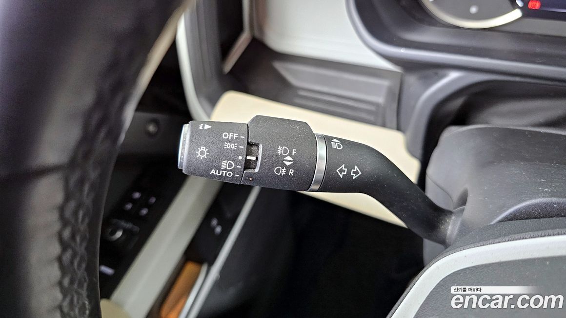 Land Rover Defender 2023