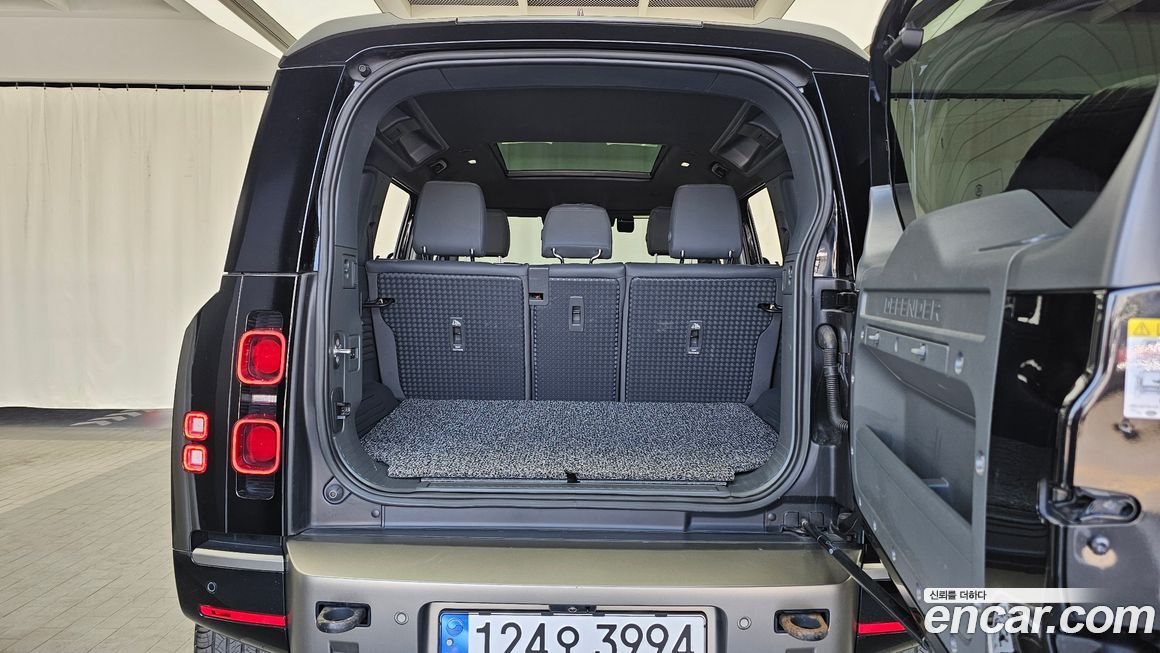 Land Rover Defender 2023