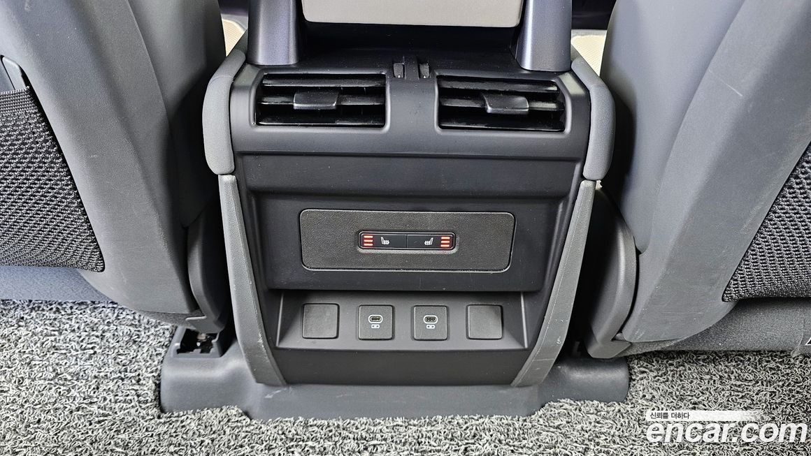 Land Rover Defender 2023