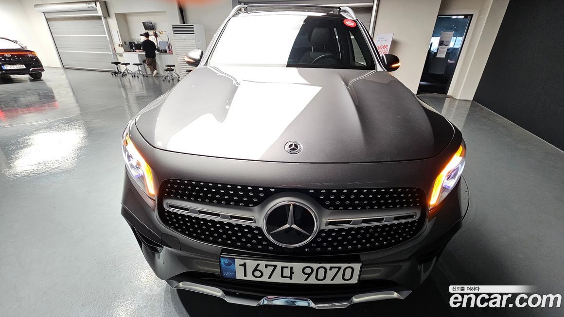 Mercedes-Benz GLB-Class 2023