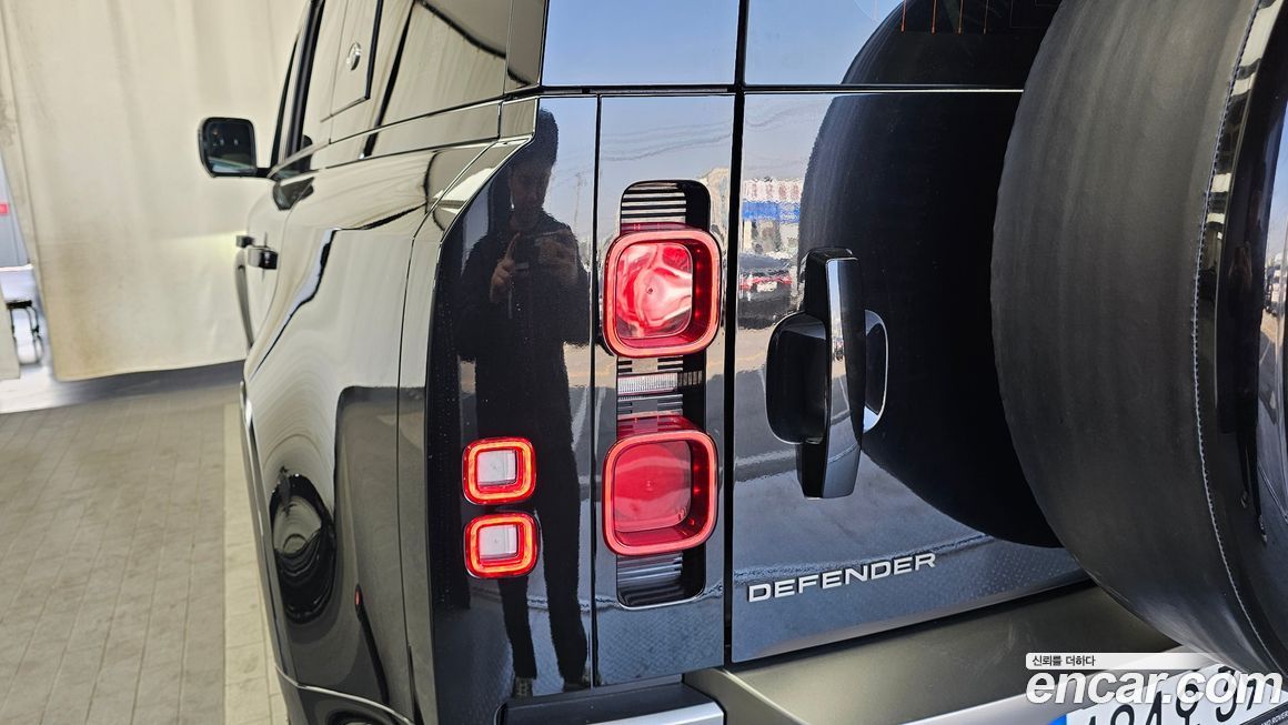 Land Rover Defender 2023