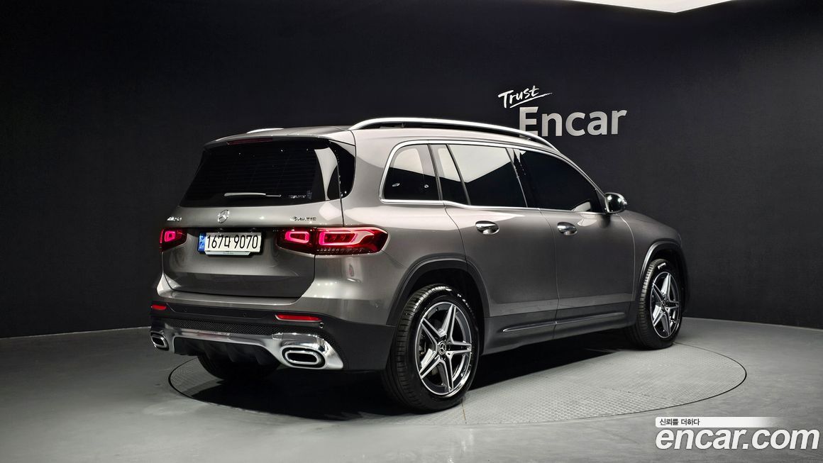 Mercedes-Benz GLB-Class 2023
