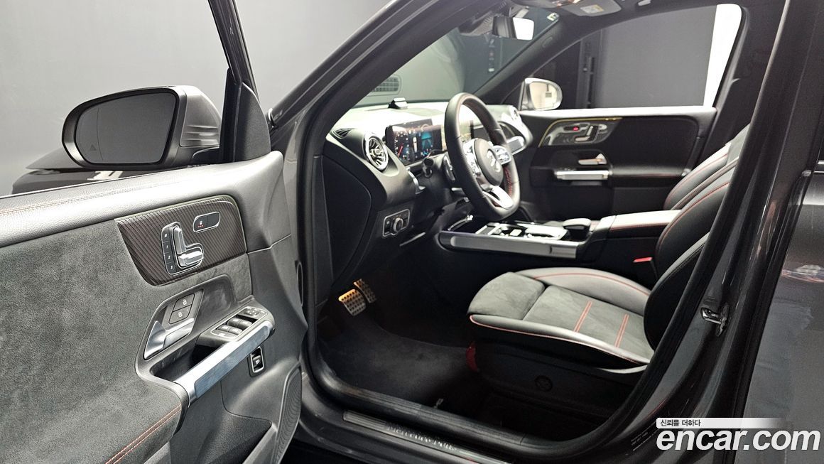 Mercedes-Benz GLB-Class 2023