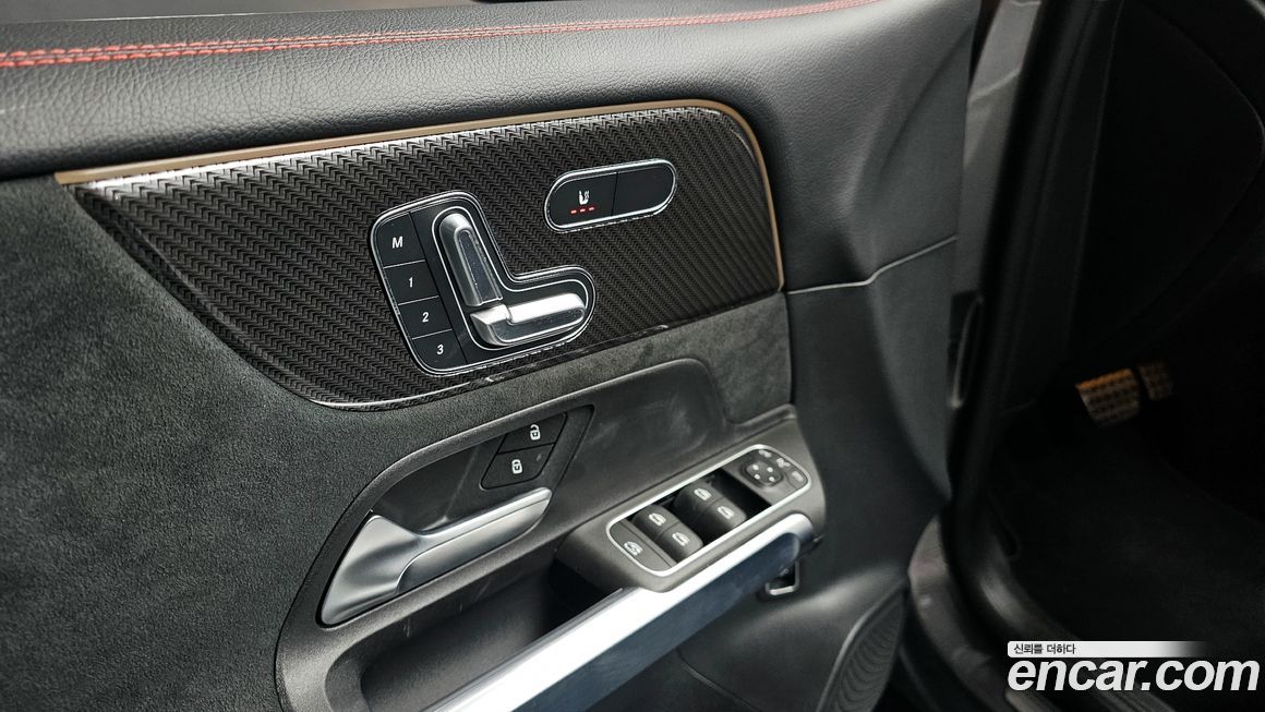 Mercedes-Benz GLB-Class 2023