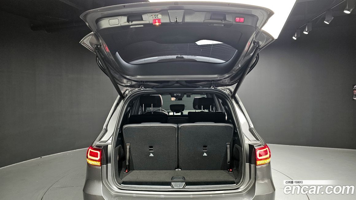 Mercedes-Benz GLB-Class 2023