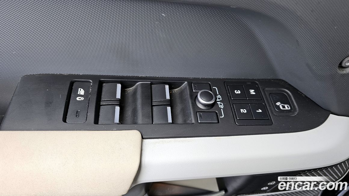 Land Rover Defender 2023