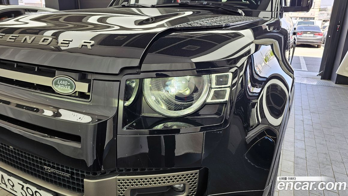 Land Rover Defender 2023