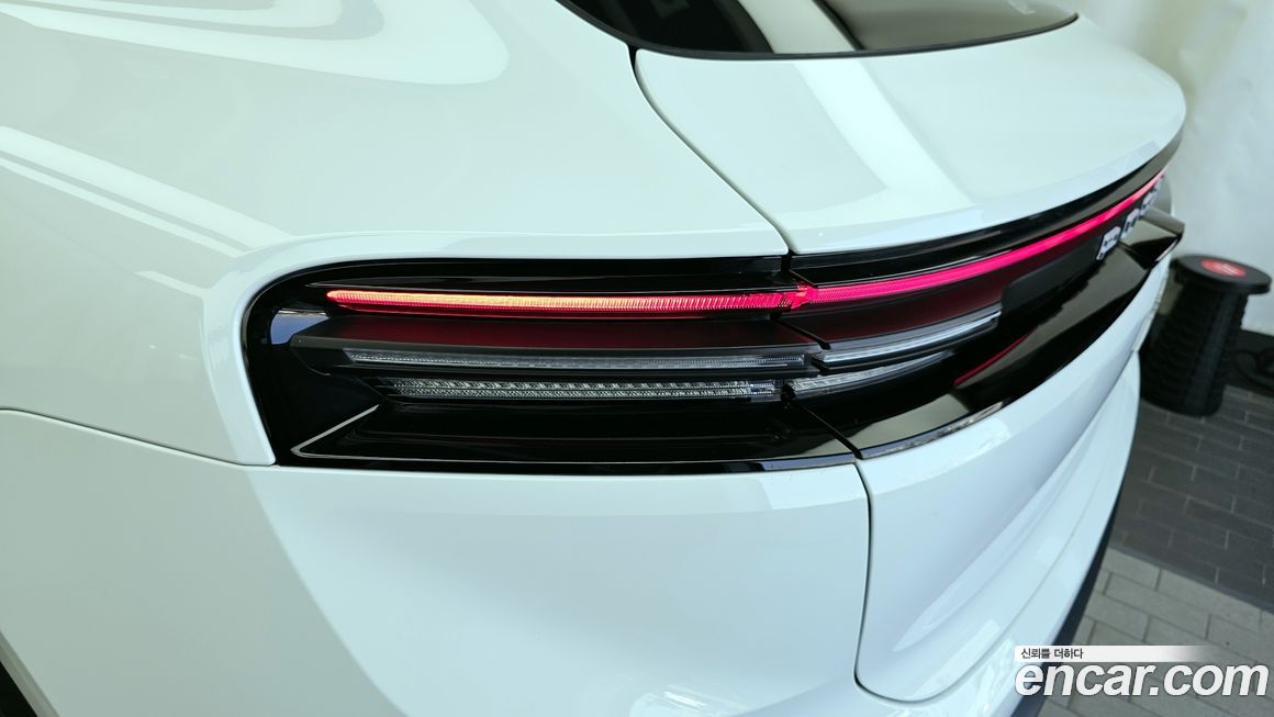 Porsche Macan 2025