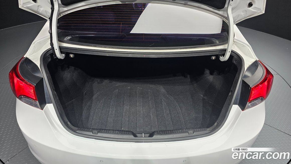 Hyundai AVANTE 2012