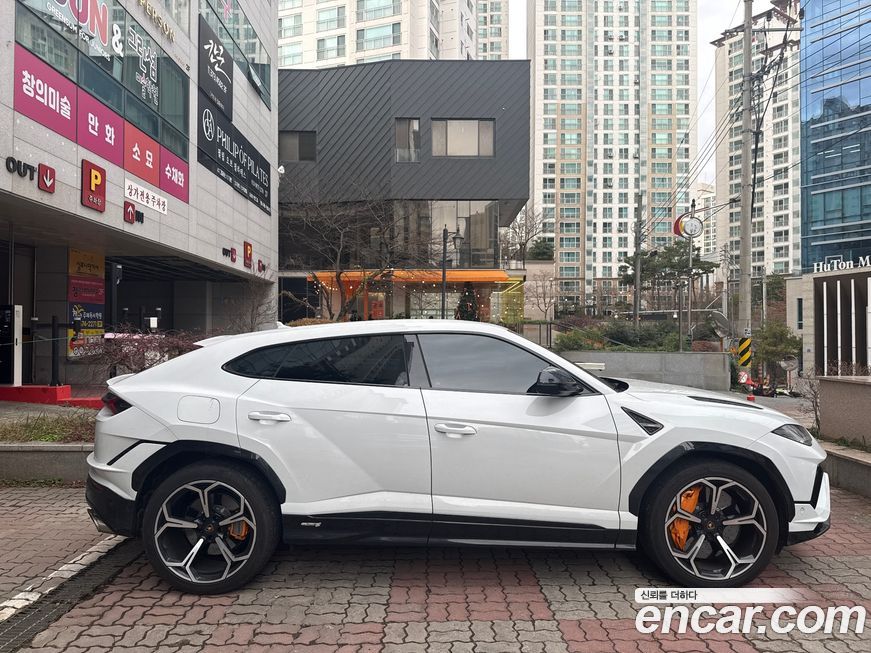 Lamborghini Urus 2024