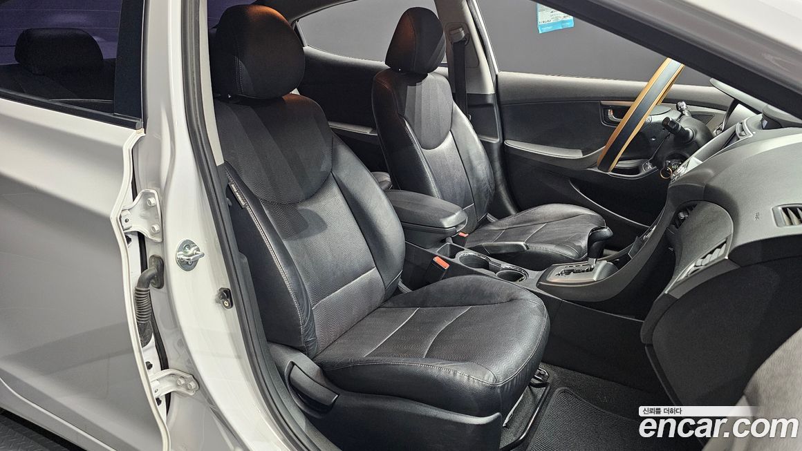 Hyundai AVANTE 2012