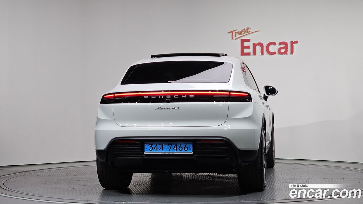Porsche Macan 2025