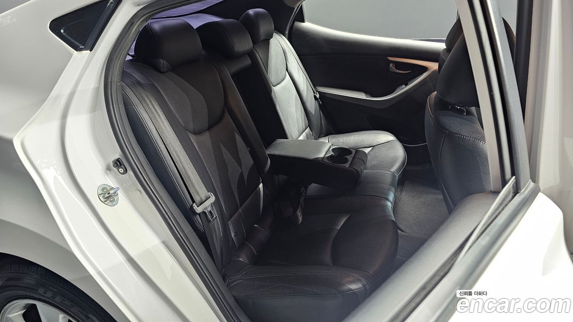 Hyundai AVANTE 2012