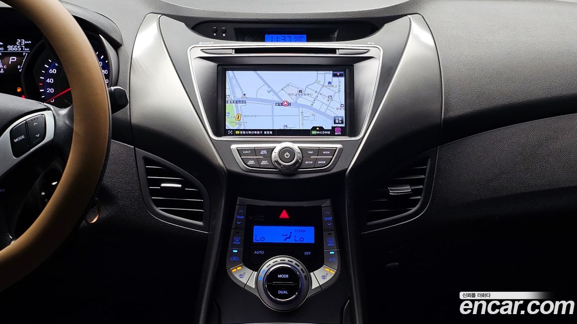 Hyundai AVANTE 2012