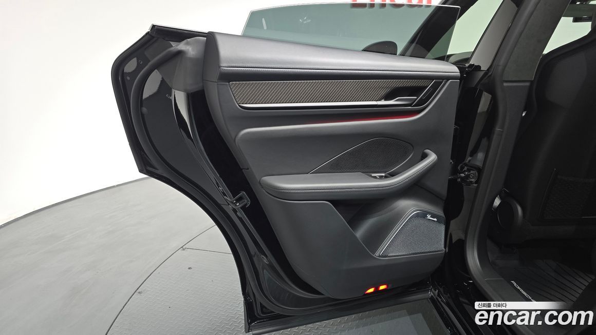 Porsche Macan 2025