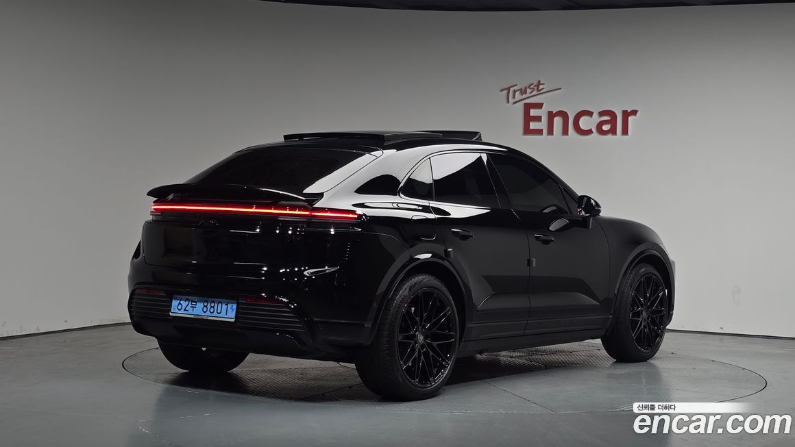 Porsche Macan 2025