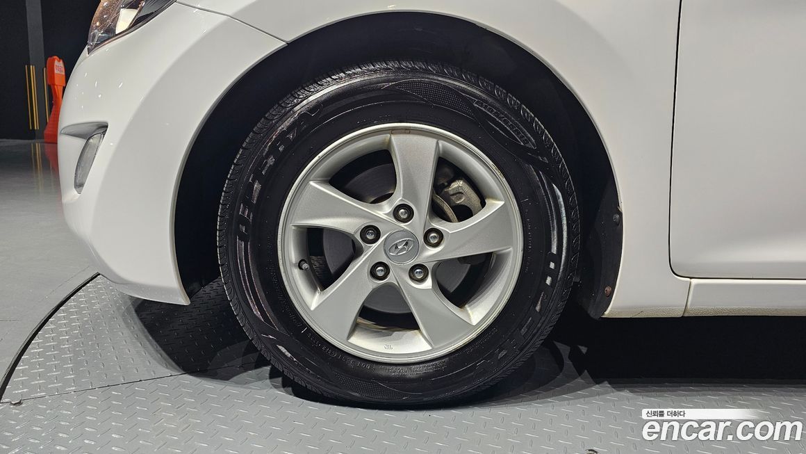 Hyundai AVANTE 2012