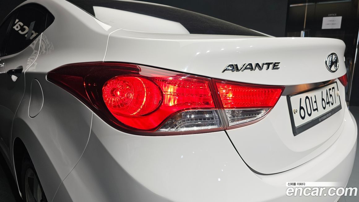 Hyundai AVANTE 2012