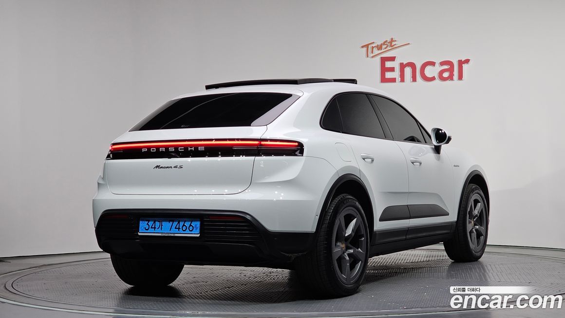 Porsche Macan 2025