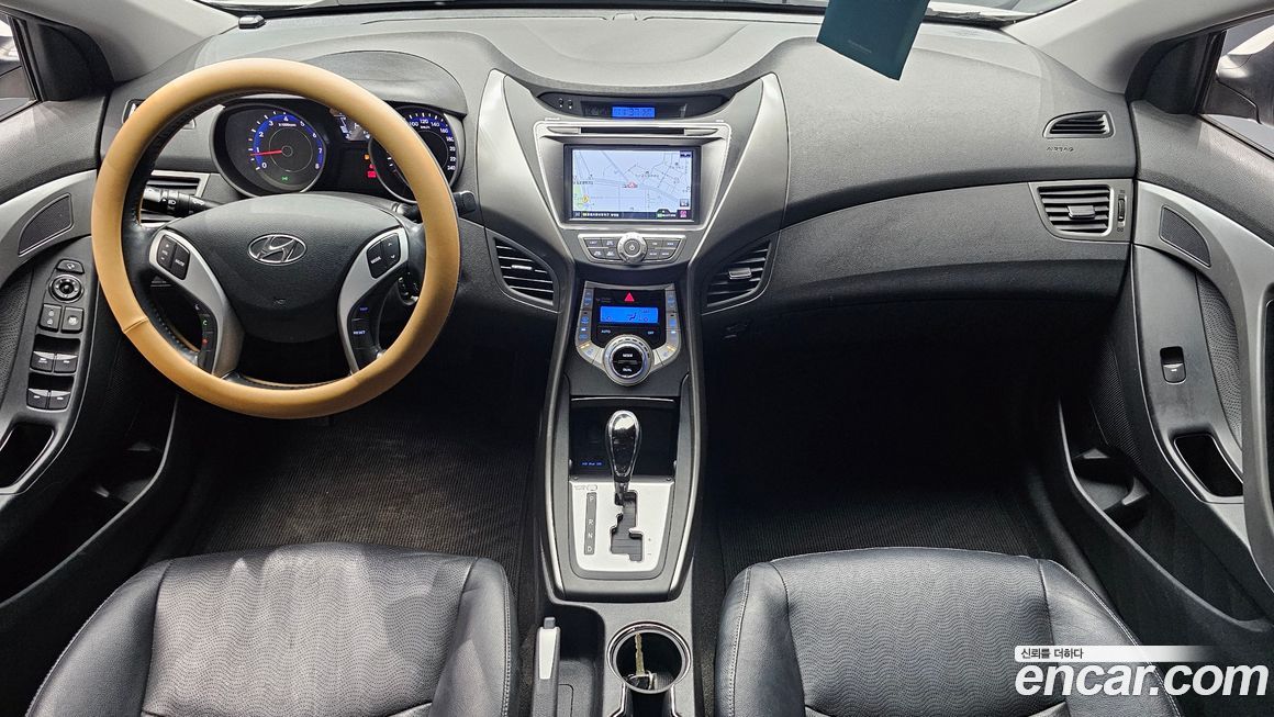 Hyundai AVANTE 2012