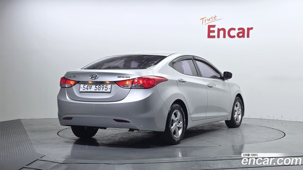 Hyundai AVANTE 2012
