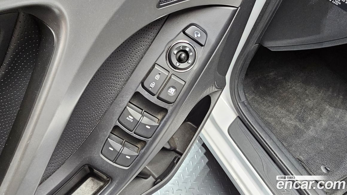Hyundai AVANTE 2012