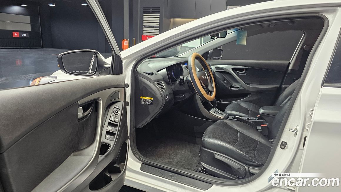 Hyundai AVANTE 2012
