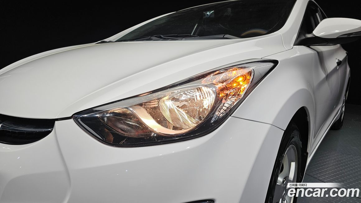 Hyundai AVANTE 2012