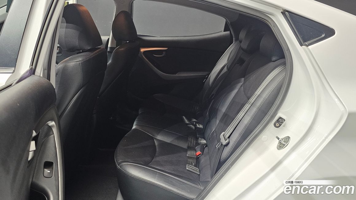 Hyundai AVANTE 2012