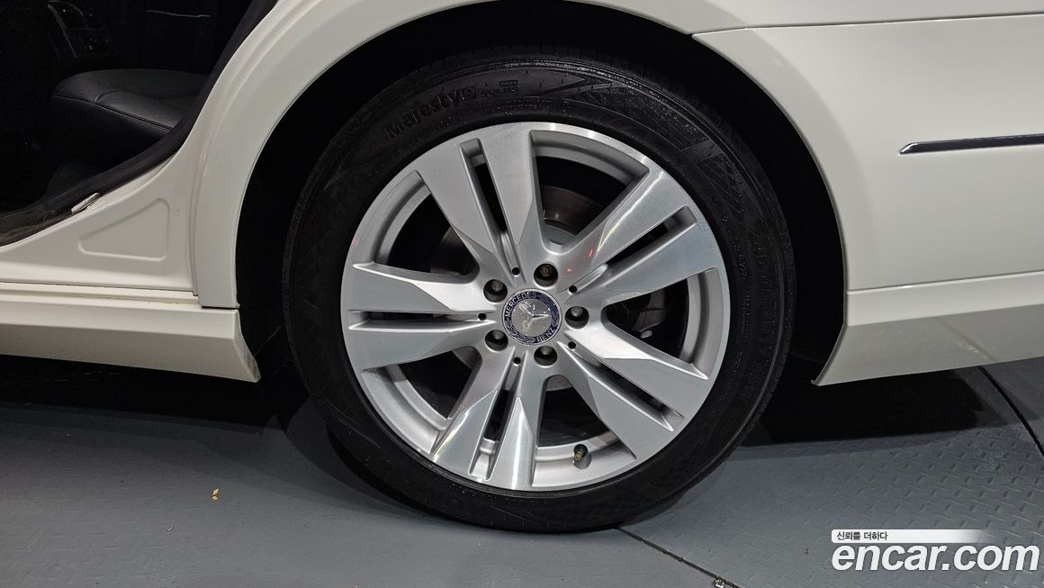 Mercedes-Benz E-Class 2011