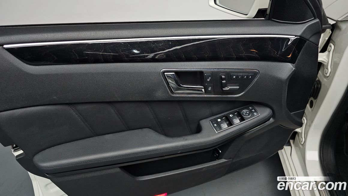 Mercedes-Benz E-Class 2011