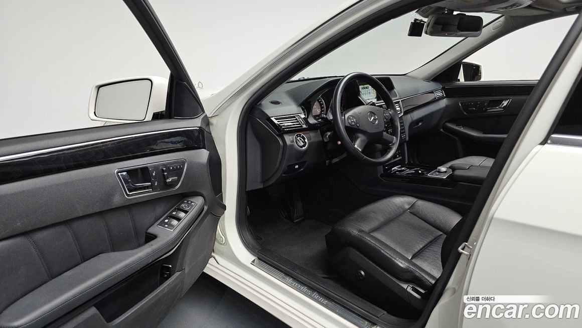 Mercedes-Benz E-Class 2011