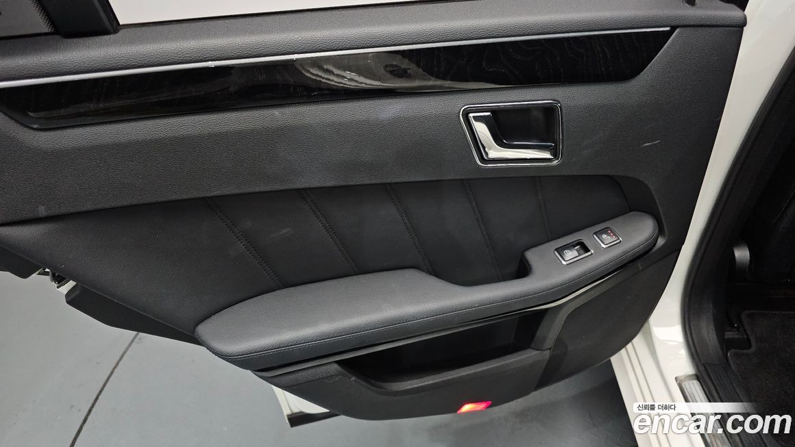 Mercedes-Benz E-Class 2011