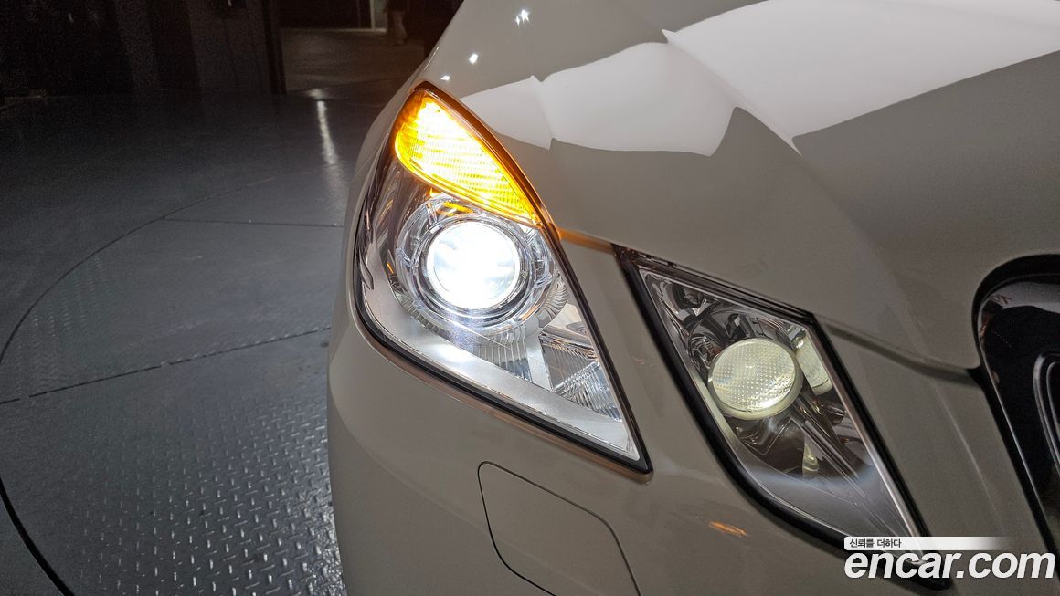 Mercedes-Benz E-Class 2011