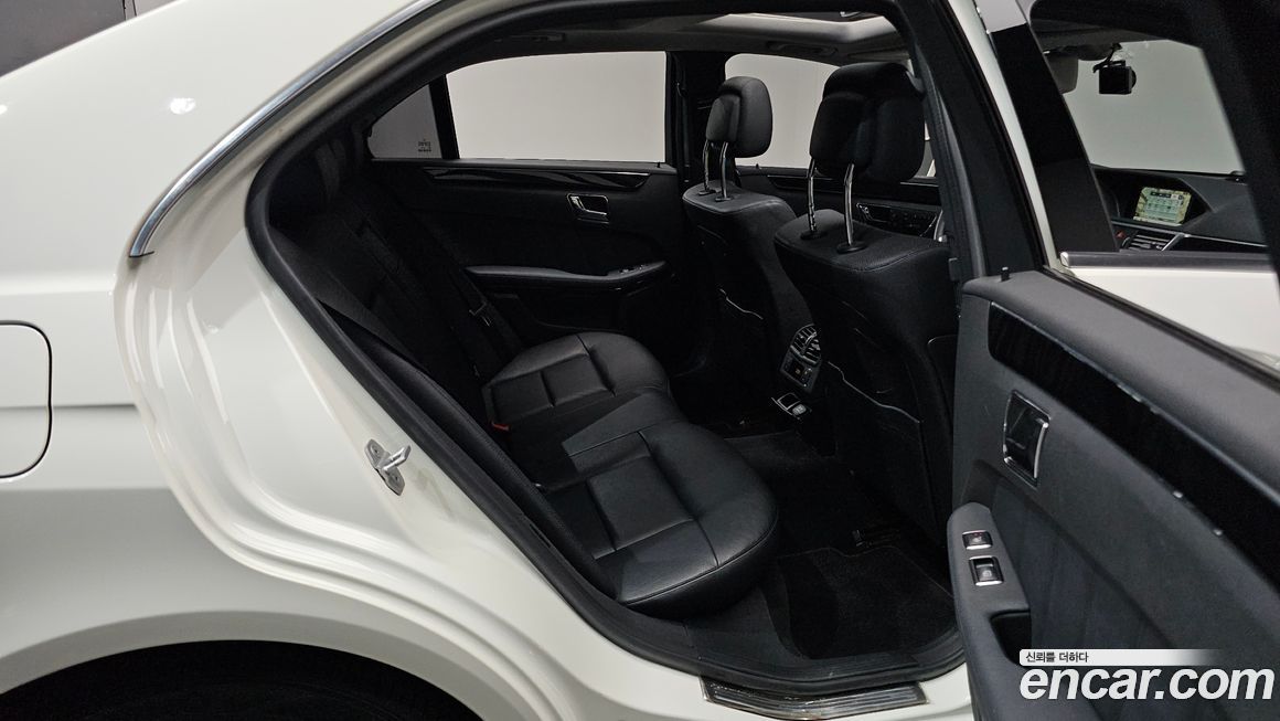 Mercedes-Benz E-Class 2011