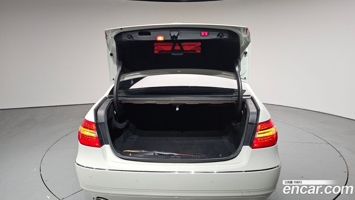 Mercedes-Benz E-Class 2011