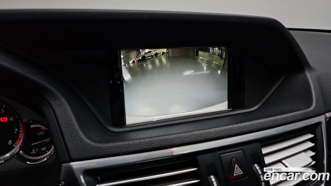 Mercedes-Benz E-Class 2011