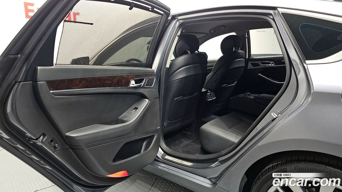 Hyundai Genesis 2016