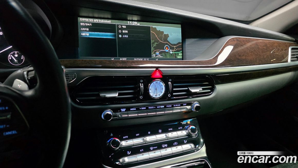 Genesis EQ900 2016