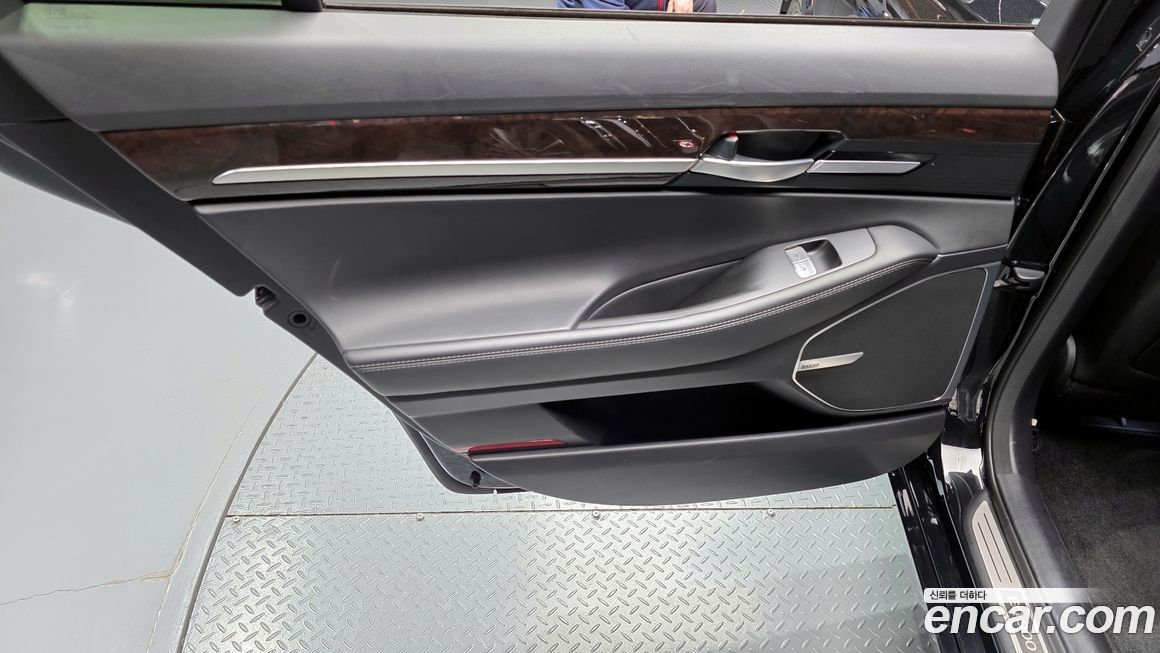 Genesis EQ900 2016