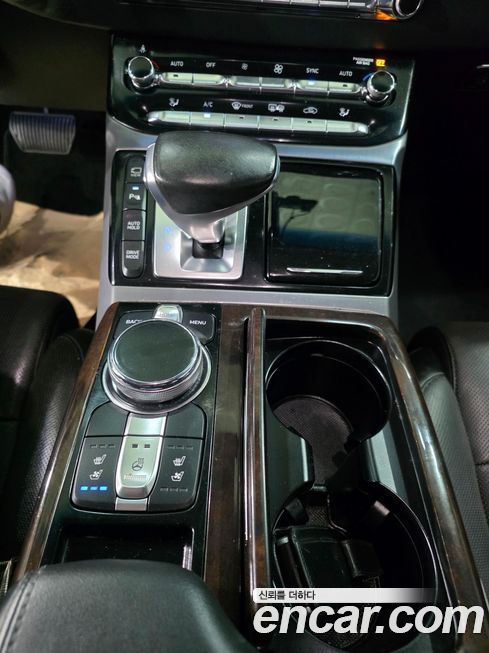Genesis EQ900 2017