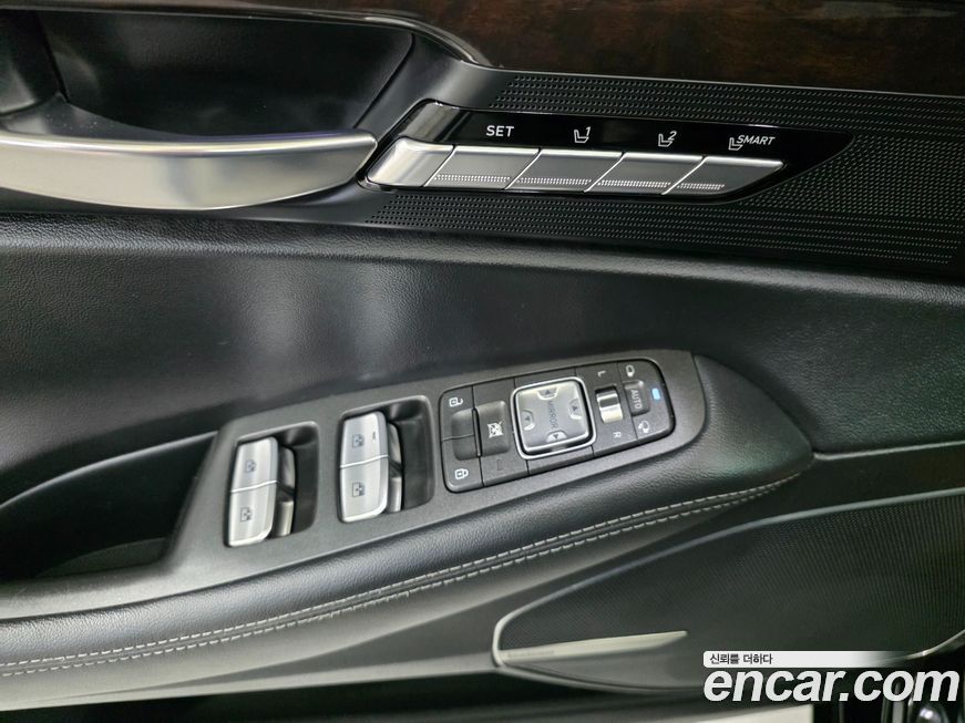 Genesis EQ900 2017