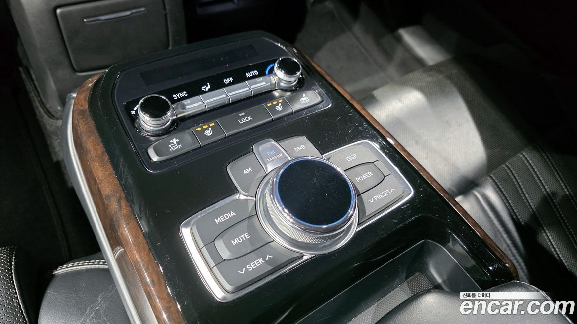 Genesis EQ900 2016