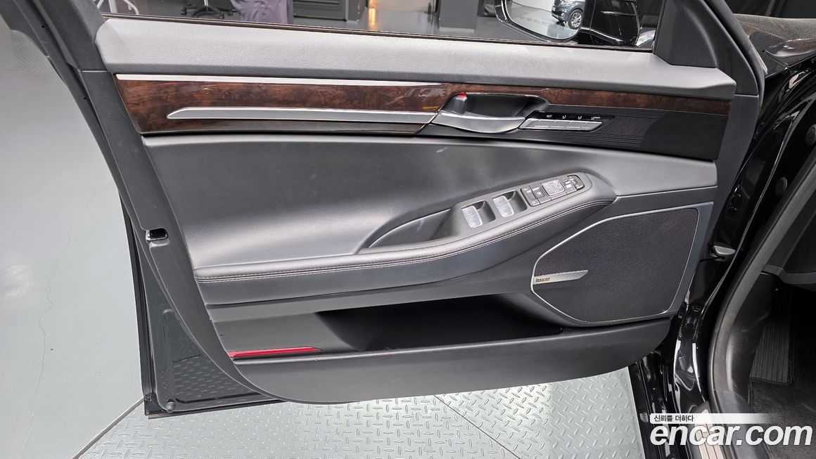 Genesis EQ900 2016