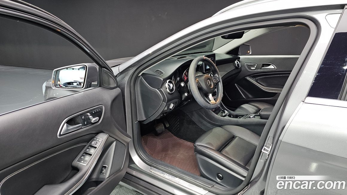 Mercedes-Benz GLA-Class 2019