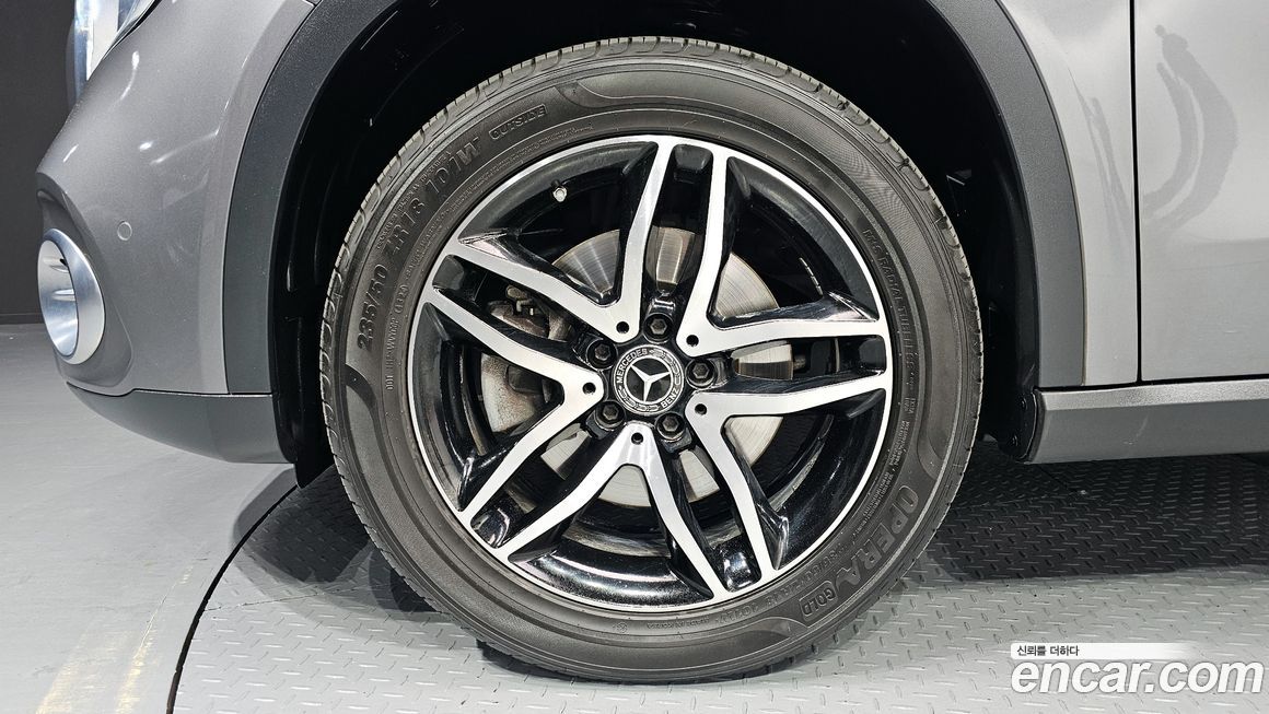 Mercedes-Benz GLA-Class 2019